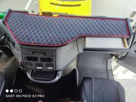 polka-stolik-na-kokpit-tir-daf-xf-106-skaj-royal