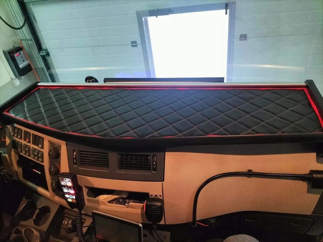 polka-stolik-na-kokpit-volvo-fe-fl