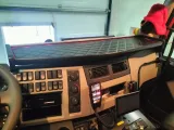 polka-stolik-na-kokpit-volvo-fe-fl-stan-nowy