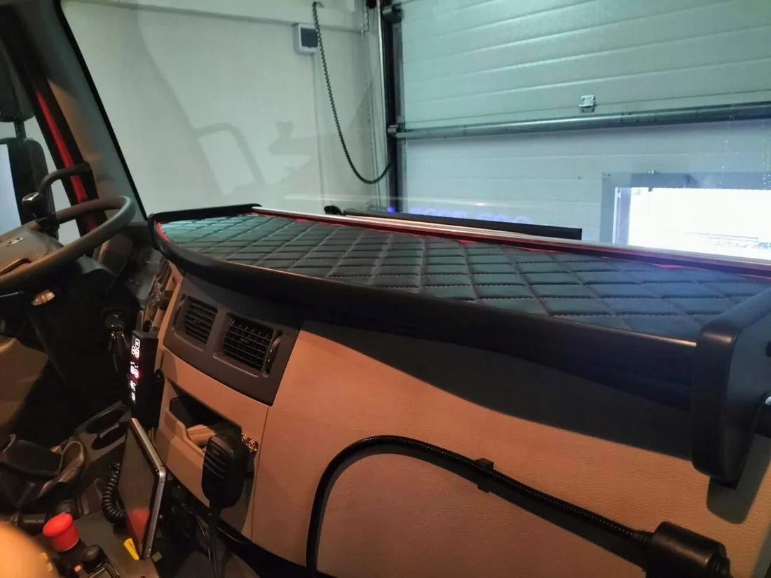 polka-stolik-na-kokpit-volvo-fe-fl