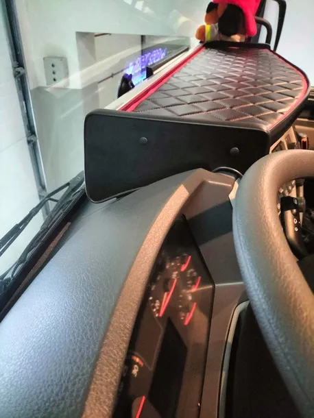 polka-stolik-na-kokpit-volvo-fe-fl-producent-czesci-mkm