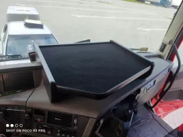 polka-stolik-na-kokpit-tir-volvo-fh-4-od-2013r