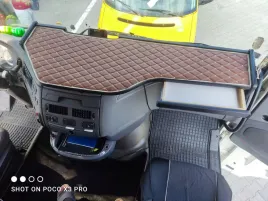 polka-stolik-na-kokpit-tir-daf-xf-106-skaj-royal