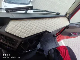 polka-stolik-na-kokpit-tir-volvo-fh-4-od-2013r