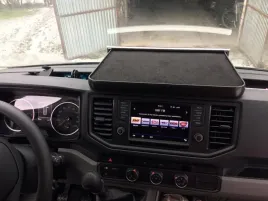 polka-stolik-na-kokpit-vw-crafter-od-2017r-welur