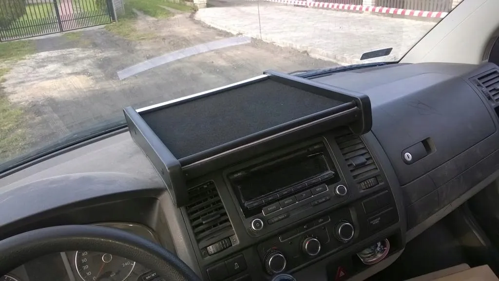 polka-na-kokpit-vw-t5-welur