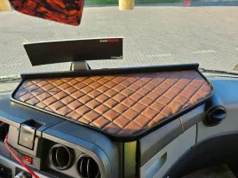 polka-na-kokpit-srodkowa-renault-gama-t-skaj