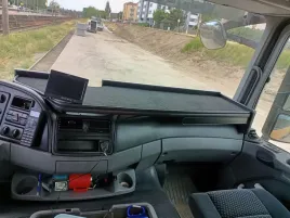 polka-na-kokpit-tir-mercedes-actros-mp-3