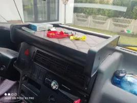 polka-na-kokpit-transporter-t4-caravelle-skaj