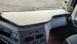 polka-stolik-na-kokpit-tir-daf-xf-106-skaj