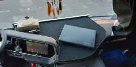 polka-stolik-na-kokpit-tir-daf-xgxg-xf-od-2022r