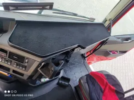 polka-stolik-na-kokpit-tir-volvo-fh-5
