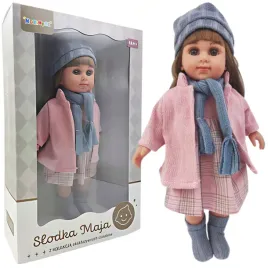 lalka-dla-dziewczynek-slodka-maja-z-rozowa-kurtka-i-szary-szalik