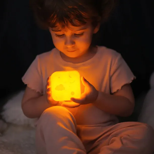 lampka-nocna-kostka-kosmos-cloudbox-plec-chlopcy-dziewczynki