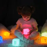 lampka-nocna-kostka-jednorozec-cloudbox-plec-chlopcy-dziewczynki