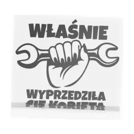 naklejka-wlasnie-wyprzedzila-cie-kobieta-mechanik-na-auto-szybe-tuning