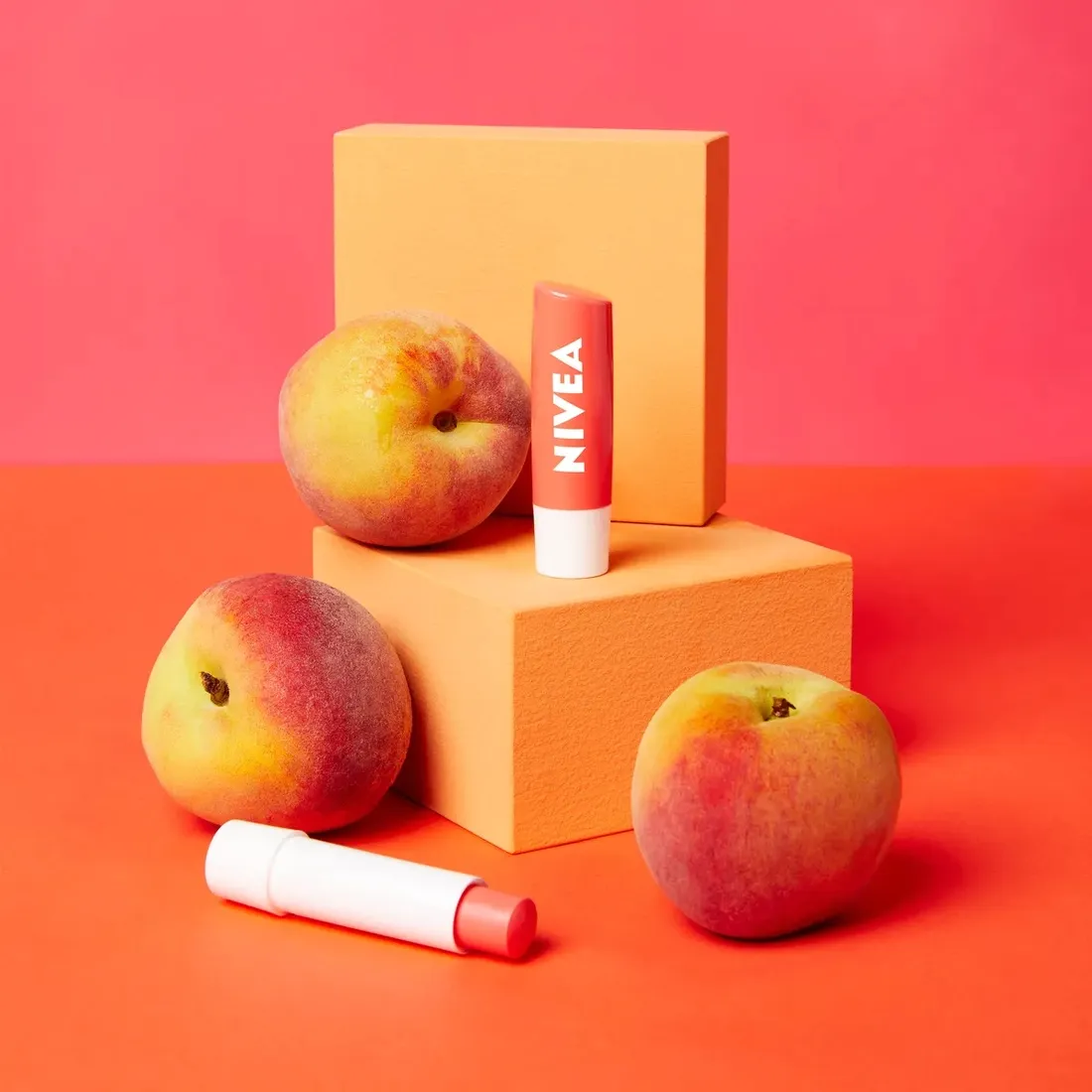 pomadka-ochronna-do-ust-nivea-peach-shine-stan-nowy