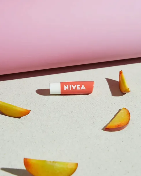 pomadka-ochronna-do-ust-nivea-peach-shine-stan-nowy-marka-nivea