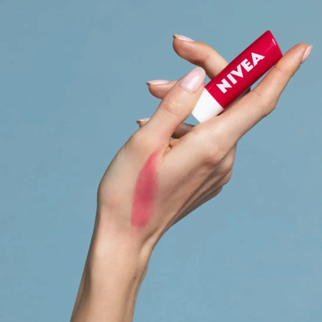 pomadka-ochronna-do-ust-nivea-cherry-shine