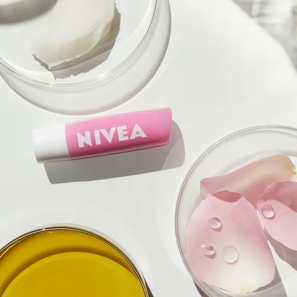 pomadka-ochronna-do-ust-nivea-soft-rose-rodzaj-pomadki