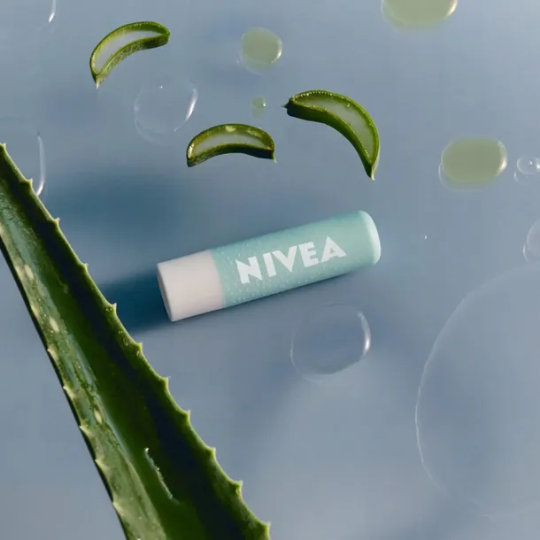 pielegnujacy-peeling-do-ust-nivea-z-aloesem-wit-e-stan-nowy-marka-nivea