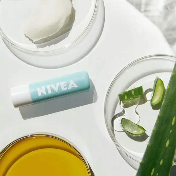 pielegnujacy-peeling-do-ust-nivea-z-aloesem-wit-e-stan-nowy-wlasciwosci-nawilzajace-regenerujace-wygladzajace