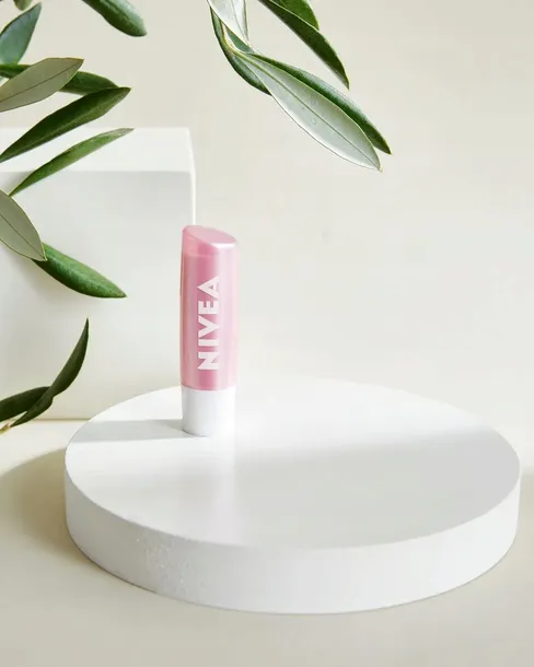 pomadka-ochronna-do-ust-nivea-pearly-shine-marka-nivea