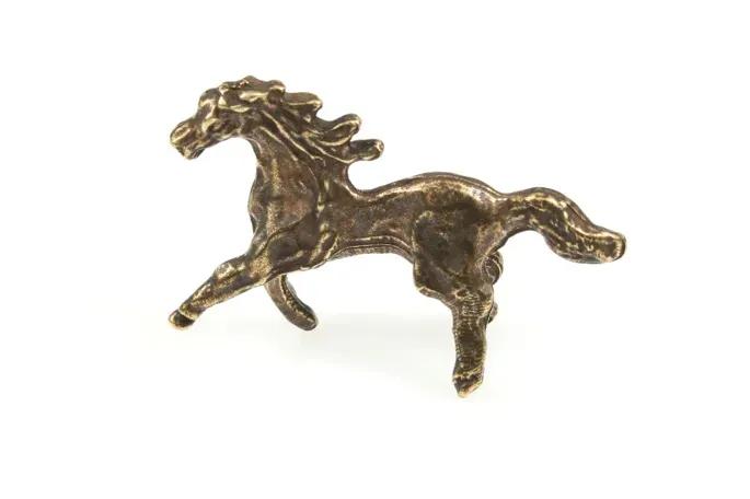 galopujacy-kon-mustang-figurka