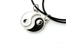 naszyjnik-wisiorek-ying-yang-dwie-polowki