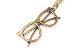wisiorek-okulary-japan-style-kujonki-retro