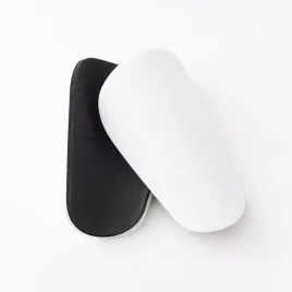 mini-ochraniacze-juniorskie-pilkarskie-biale-s-10x6cm-ultralekkie-21g