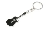 breloczek-samochodowy-z-czarna-gitara
