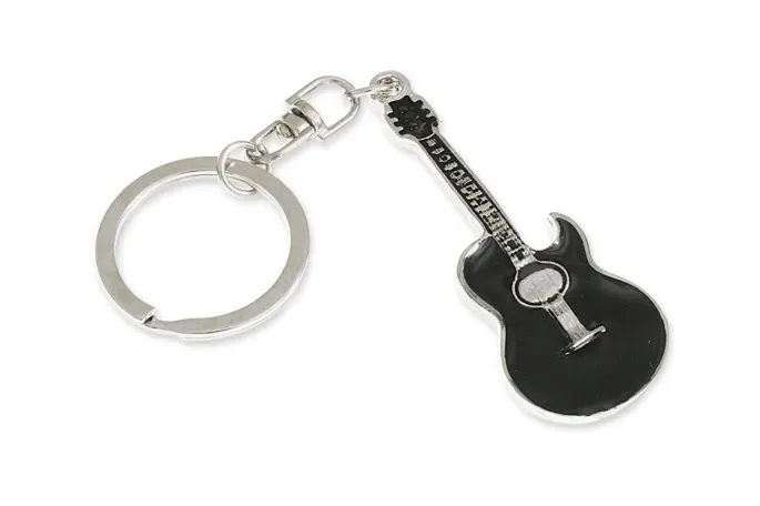 breloczek-samochodowy-z-czarna-gitara