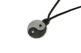 naszyjnik-na-sznurku-yin-yang-dobro-zlo