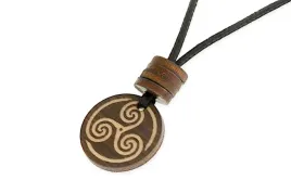wisiorek-drewniany-znak-potrojnej-spirali