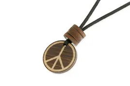 wisiorek-drewniany-z-pacyfka-na-lince