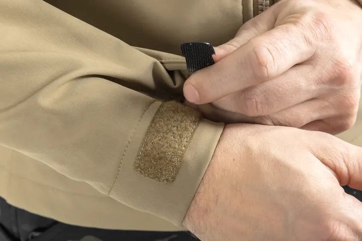 kurtka-softshell-emerson-gear-blue-label-spinosaurus-khaki