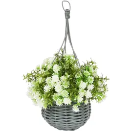 zawieszana-kompozycja-kwiatowa-szary-kosz-z-technorattanu-doniczka-wiszaca
