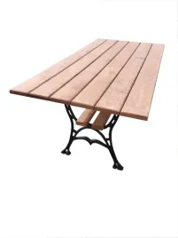 ogrodowy-stol-drewniany-olcha-150cm-odlew-zeliwny-meble-ogrodowe