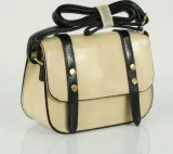 morelowa-listonoszka-cechy-dodatkowe-kieszonka-na-telefon