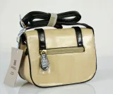 morelowa-listonoszka-cechy-dodatkowe-kieszonka-na-telefon