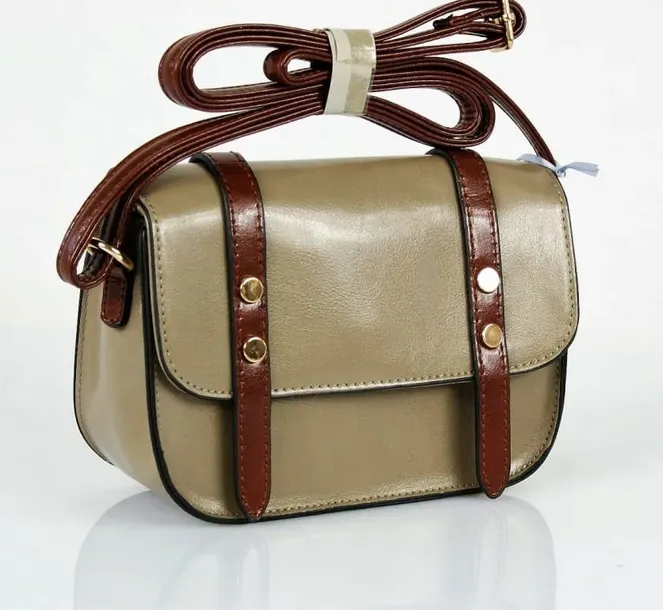 szara-listonoszka-cechy-dodatkowe-kieszonka-na-telefon