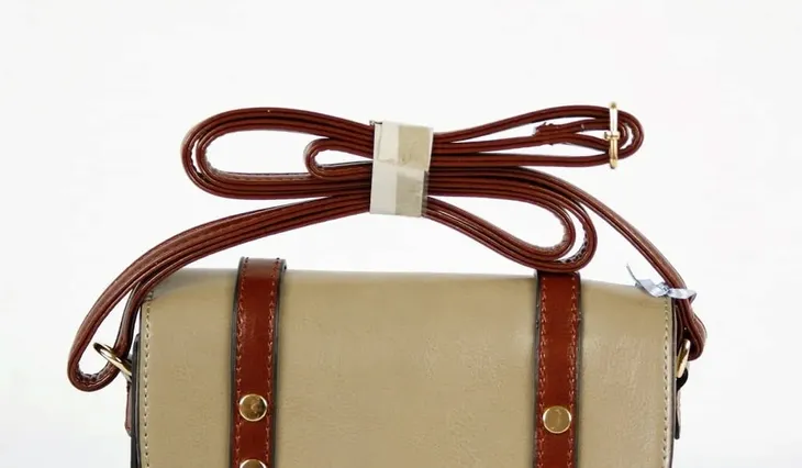 szara-listonoszka-cechy-dodatkowe-kieszonka-na-telefon