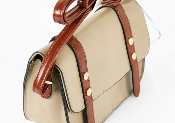 szara-listonoszka-kolor-szary-cechy-dodatkowe-kieszonka-na-telefon