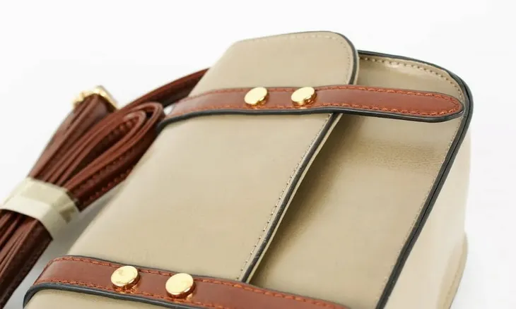 szara-listonoszka-kolor-szary