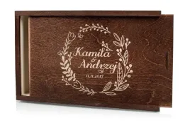 drewniane-pudelko-na-zdjecia-odbitki-23x15-grawer