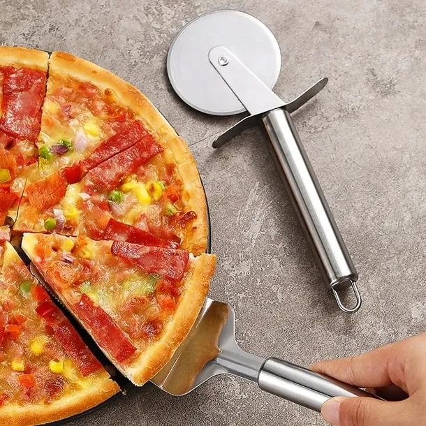 noz-do-pizzy-noz-okragly-do-krojenia-pizzy-kolko-kod-producenta-agd-0031