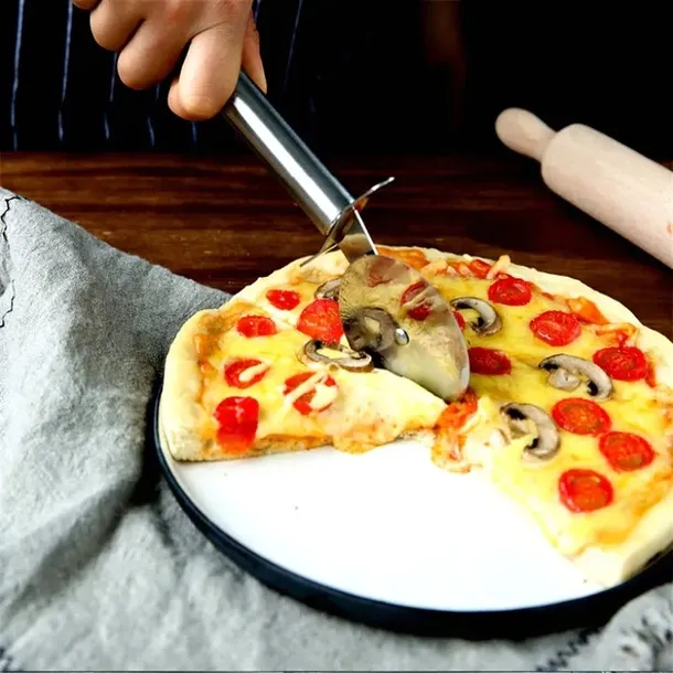 noz-do-pizzy-noz-okragly-do-krojenia-pizzy-kolko-stan-nowy-kod-producenta-agd-0031