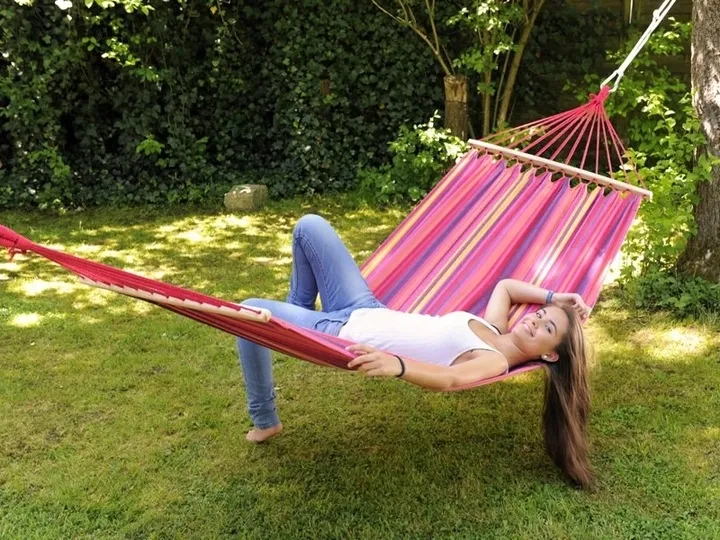 amazonas-hamak-tonga-vulcano-material-stelaza-drewno