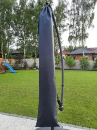 pokrowiec-na-parasol-ogrodowy-wodoodporny-sciagacz-pokrowce-ogrodowe-dlugi
